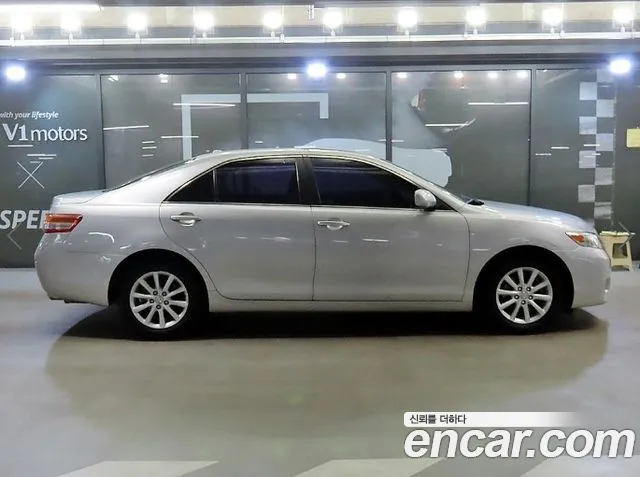 Toyota Camry 2010 — фото 3