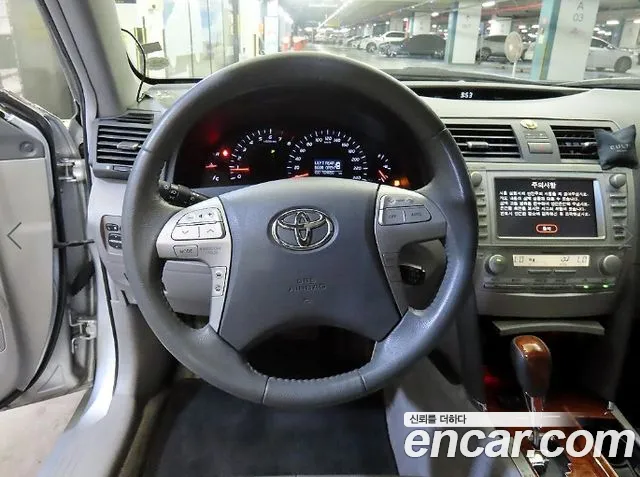 Toyota Camry 2010 — фото 8