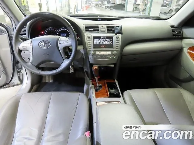 Toyota Camry 2010 — фото 10