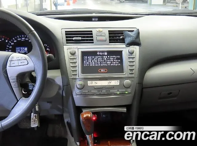Toyota Camry 2010 — фото 11