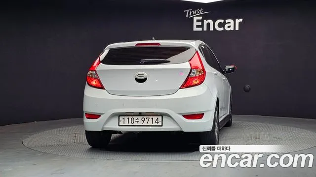 Hyundai Accent 2018 — фото 4