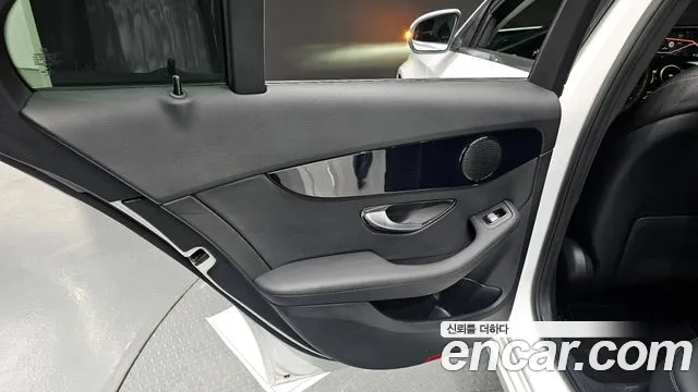 Mercedes-Benz C-Class 2020 — фото 15
