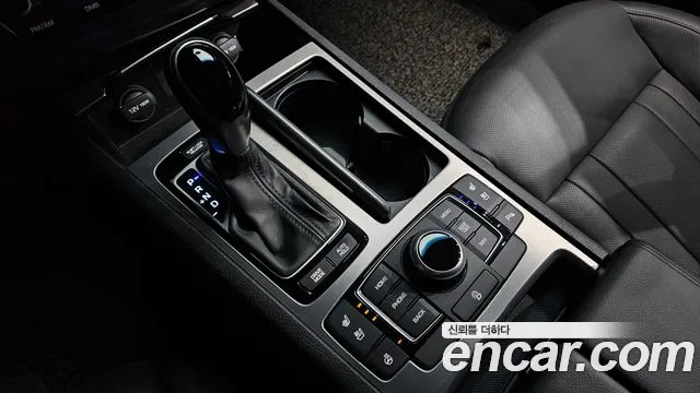 Hyundai Genesis 2016 — фото 12