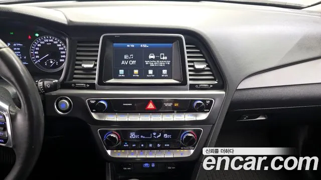Hyundai Sonata 2018 — фото 20