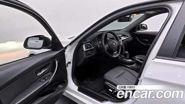BMW 3-Series 2018 — фото 12