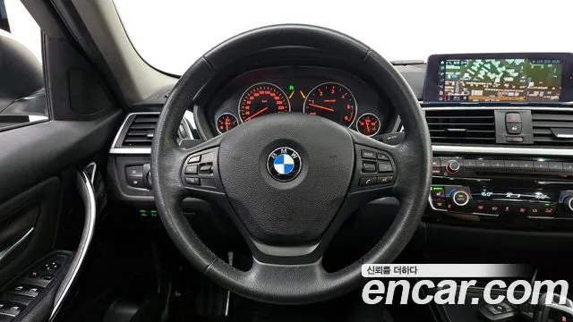 BMW 3-Series 2018 — фото 18