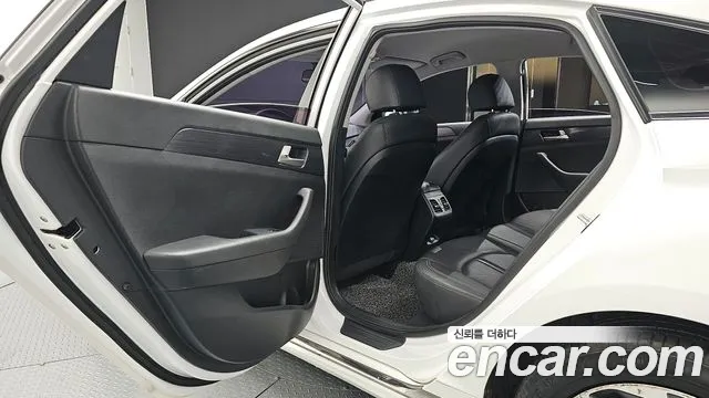 Hyundai Sonata 2018 — фото 18