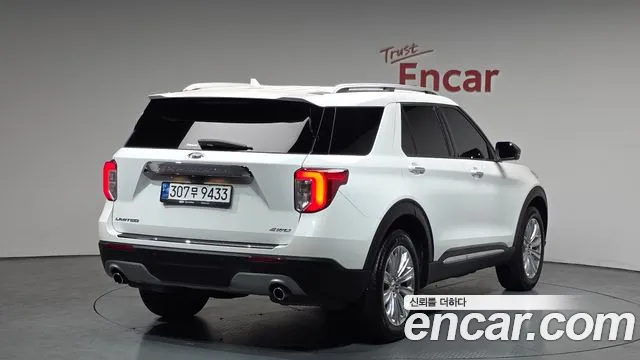 Ford Explorer 2022 — фото 1