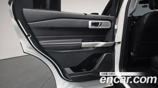 Ford Explorer 2022 — фото 14