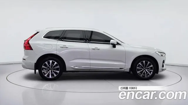 Volvo XC60 2023 — фото 3