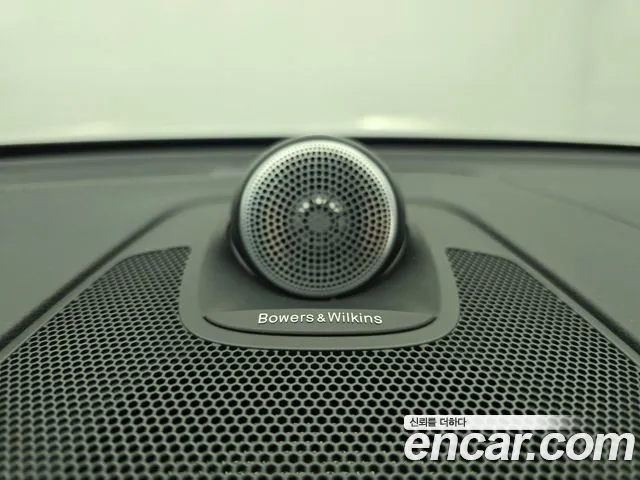 Volvo XC60 2023 — фото 11