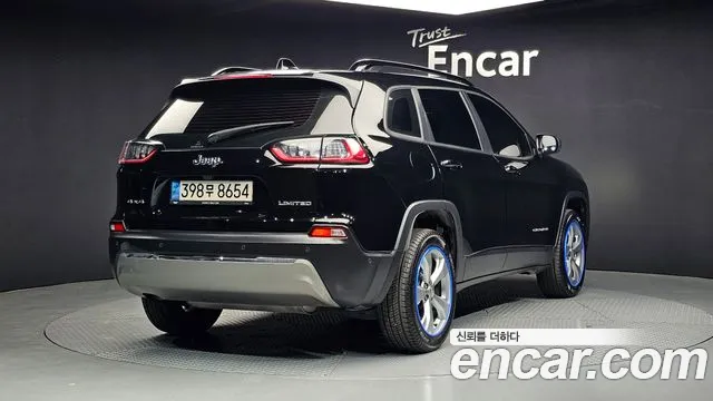 Jeep Cherokee 2022 — фото 2