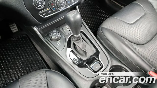 Jeep Cherokee 2022 — фото 12