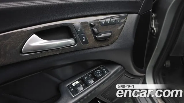 Mercedes-Benz CLS-Class 2012 — фото 15