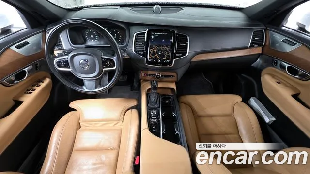 Volvo XC90 2018 — фото 10