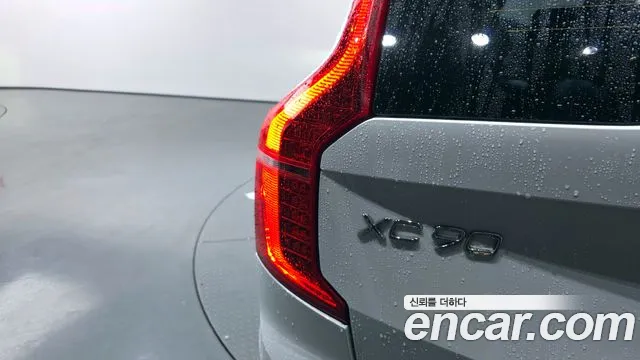 Volvo XC90 2018 — фото 9