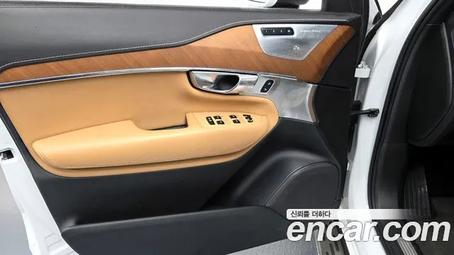 Volvo XC90 2018 — фото 14