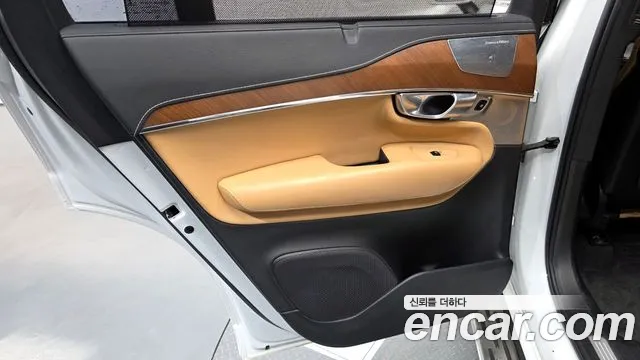 Volvo XC90 2018 — фото 15