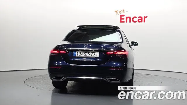 Mercedes-Benz E-Class 2022 — фото 4