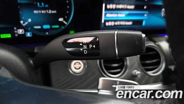 Mercedes-Benz E-Class 2022 — фото 12
