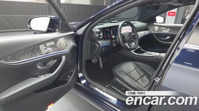 Mercedes-Benz E-Class 2022 — фото 13