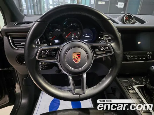 Porsche Macan 2018 — фото 14