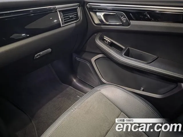 Porsche Macan 2018 — фото 17