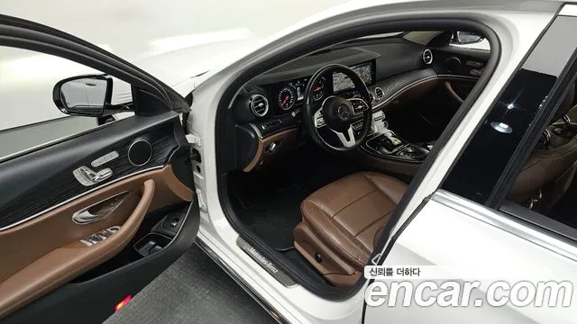 Mercedes-Benz E-Class 2019 — фото 12