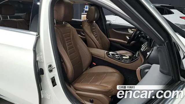 Mercedes-Benz E-Class 2019 — фото 16