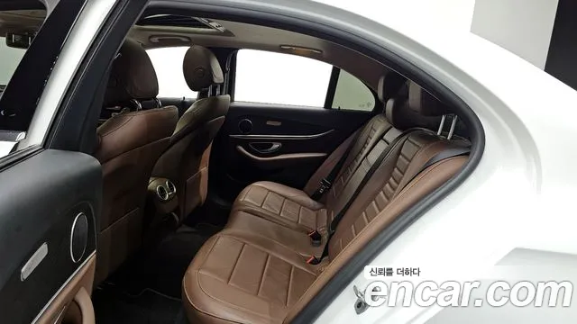 Mercedes-Benz E-Class 2019 — фото 17