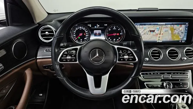 Mercedes-Benz E-Class 2019 — фото 18