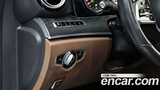 Mercedes-Benz E-Class 2019 — фото 19