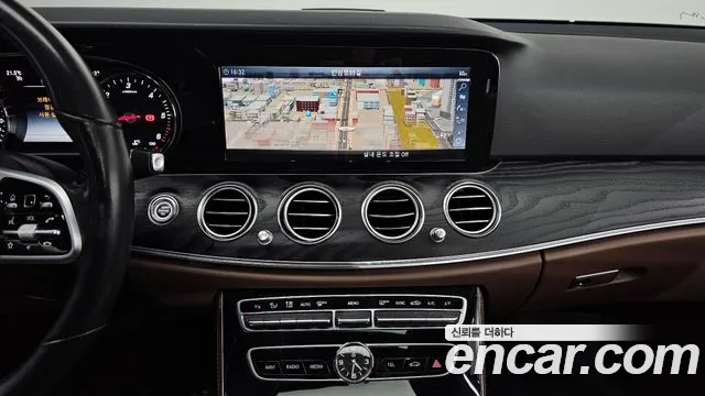 Mercedes-Benz E-Class 2019 — фото 20