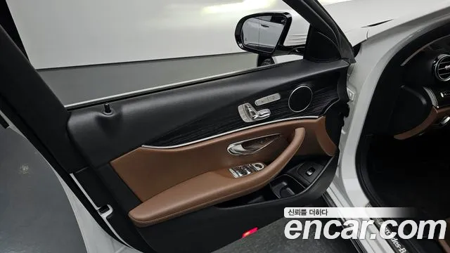 Mercedes-Benz E-Class 2019 — фото 13