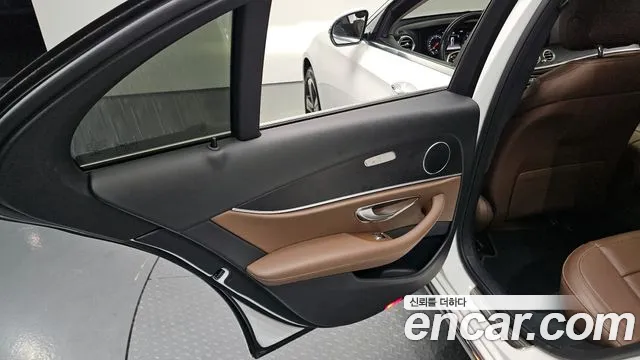 Mercedes-Benz E-Class 2019 — фото 14