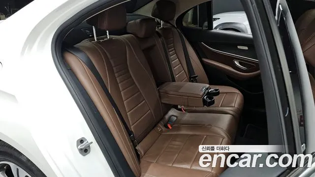 Mercedes-Benz E-Class 2019 — фото 15