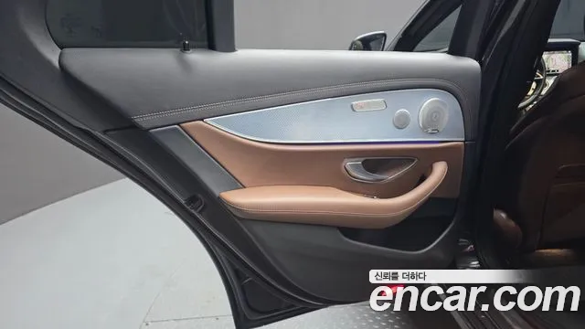 Mercedes-Benz E-Class 2021 — фото 15