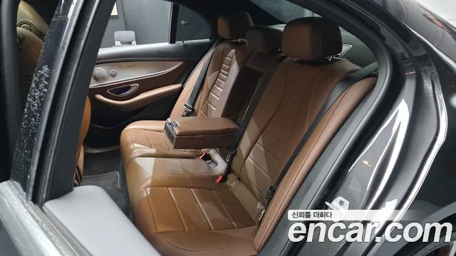 Mercedes-Benz E-Class 2021 — фото 16