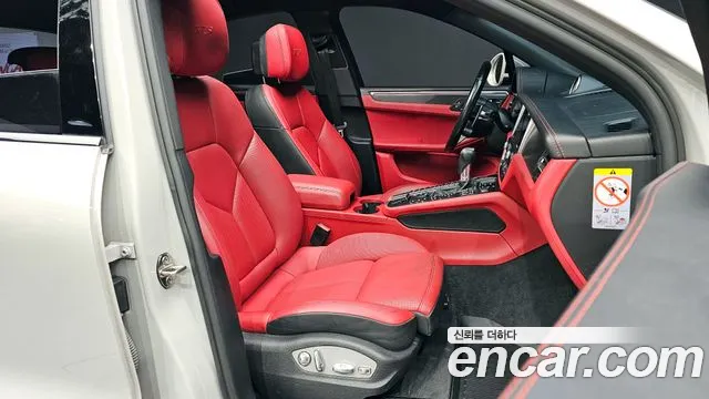 Porsche Macan 2021 — фото 17