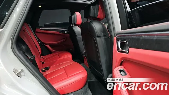 Porsche Macan 2021 — фото 18
