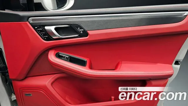 Porsche Macan 2021 — фото 14