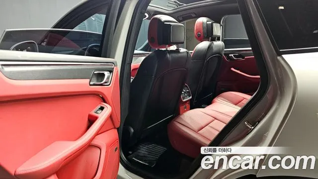 Porsche Macan 2021 — фото 16