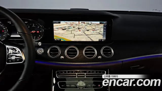 Mercedes-Benz E-Class 2020 — фото 19