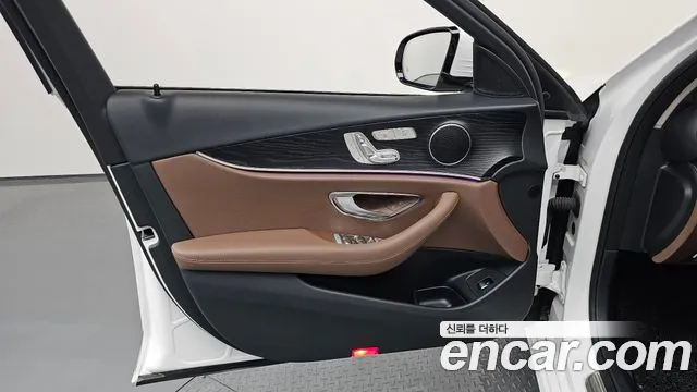 Mercedes-Benz E-Class 2020 — фото 14
