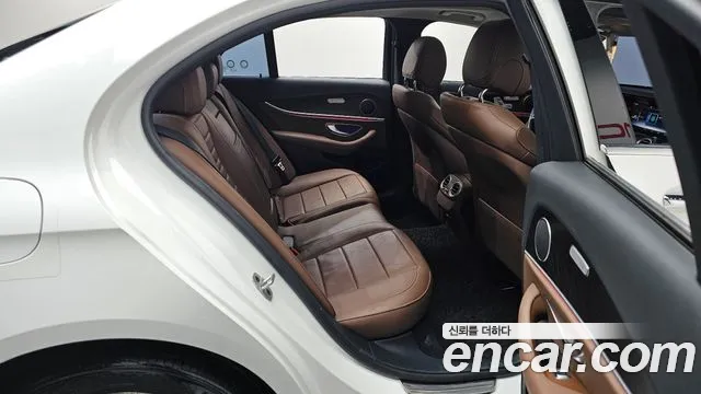 Mercedes-Benz E-Class 2020 — фото 16