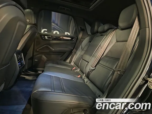 Porsche Cayenne 2021 — фото 15