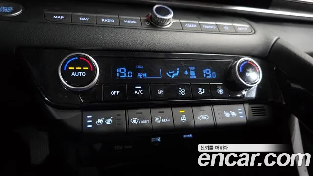 Hyundai AVANTE 2021 — фото 16