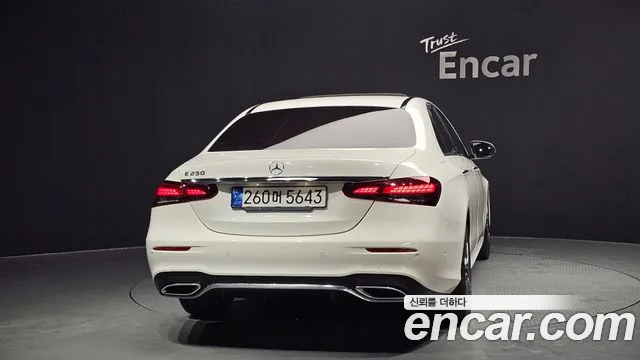 Mercedes-Benz E-Class 2023 — фото 4