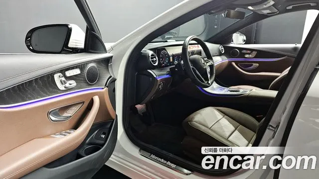 Mercedes-Benz E-Class 2023 — фото 10