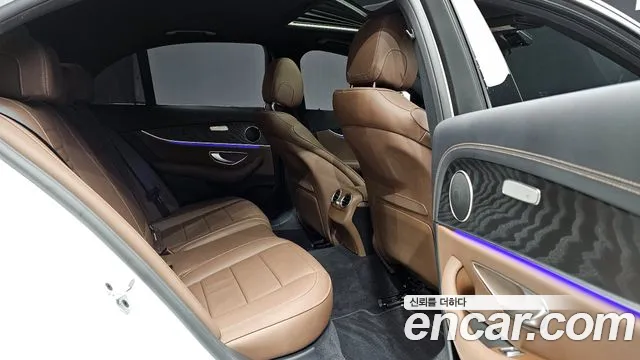 Mercedes-Benz E-Class 2023 — фото 12